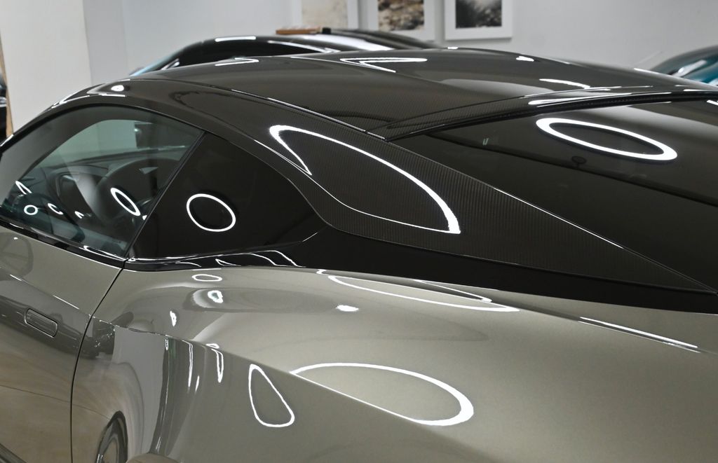 Aston Martin DBS 2023