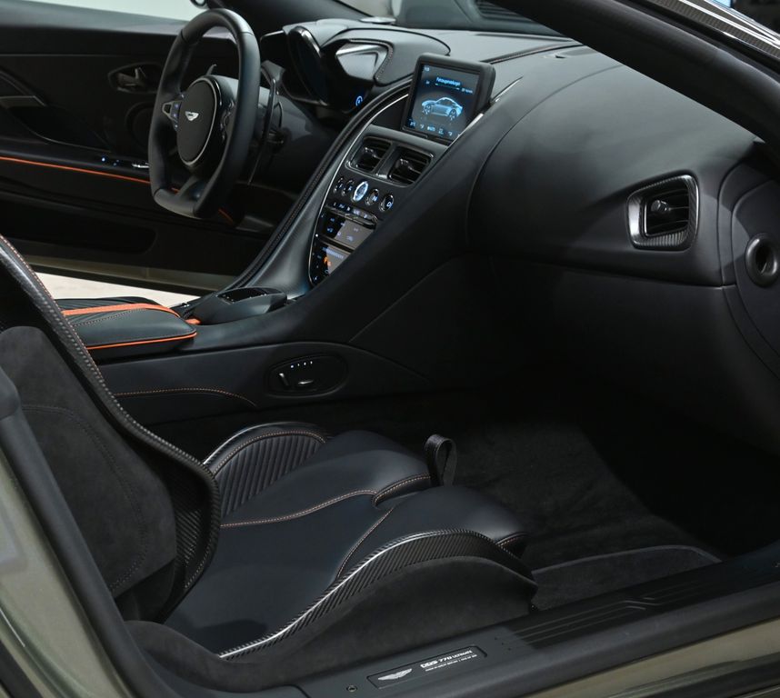 Aston Martin DBS 2023