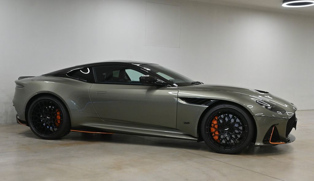 Aston Martin DBS 2023