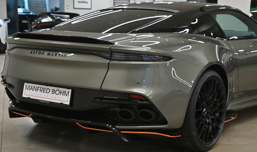 Aston Martin DBS 2023