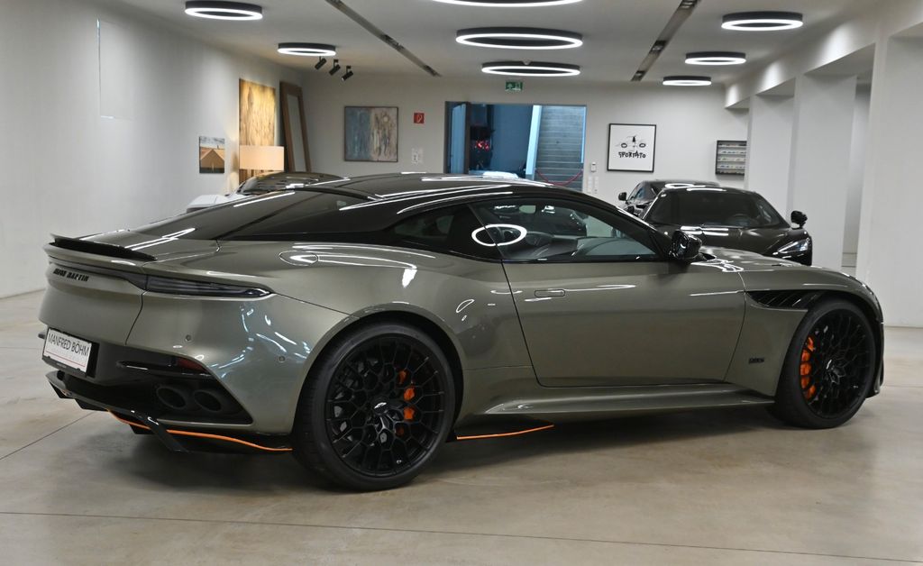 Aston Martin DBS 2023