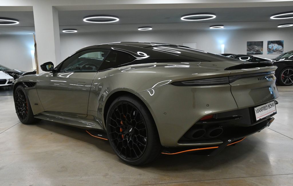 Aston Martin DBS 2023