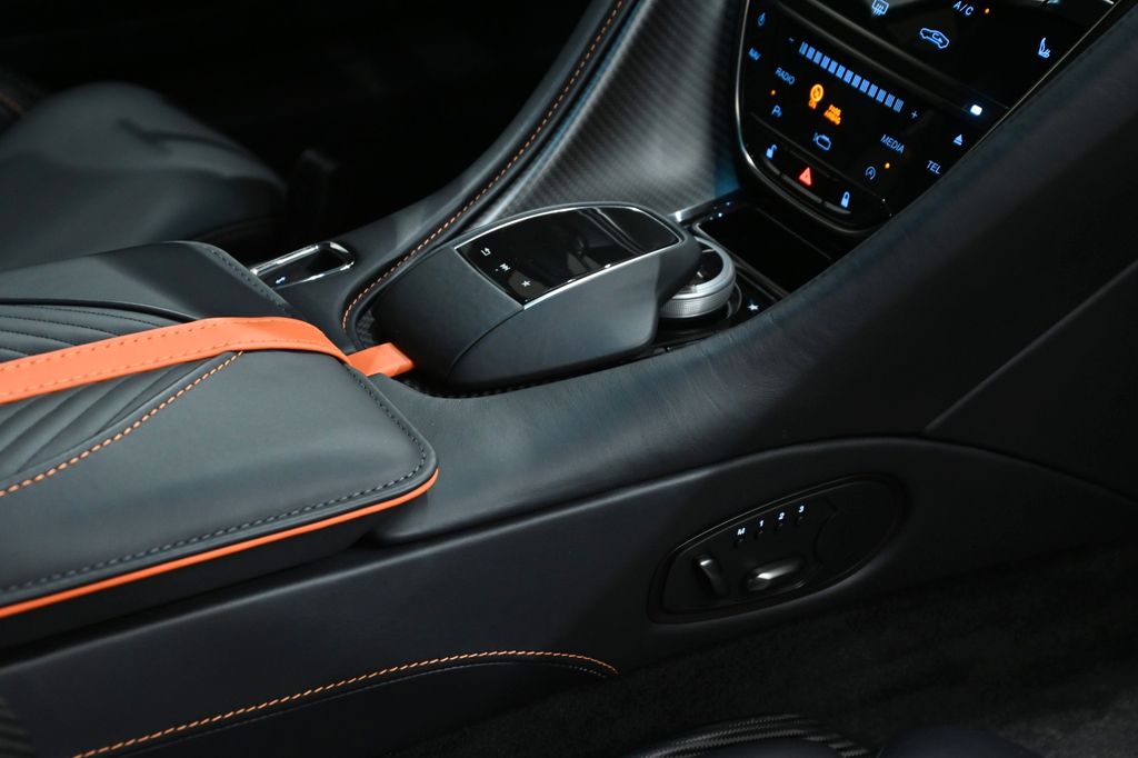 Aston Martin DBS 2023