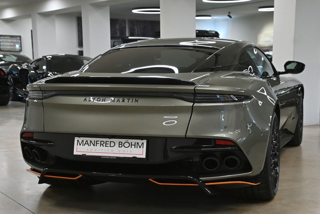 Aston Martin DBS 2023