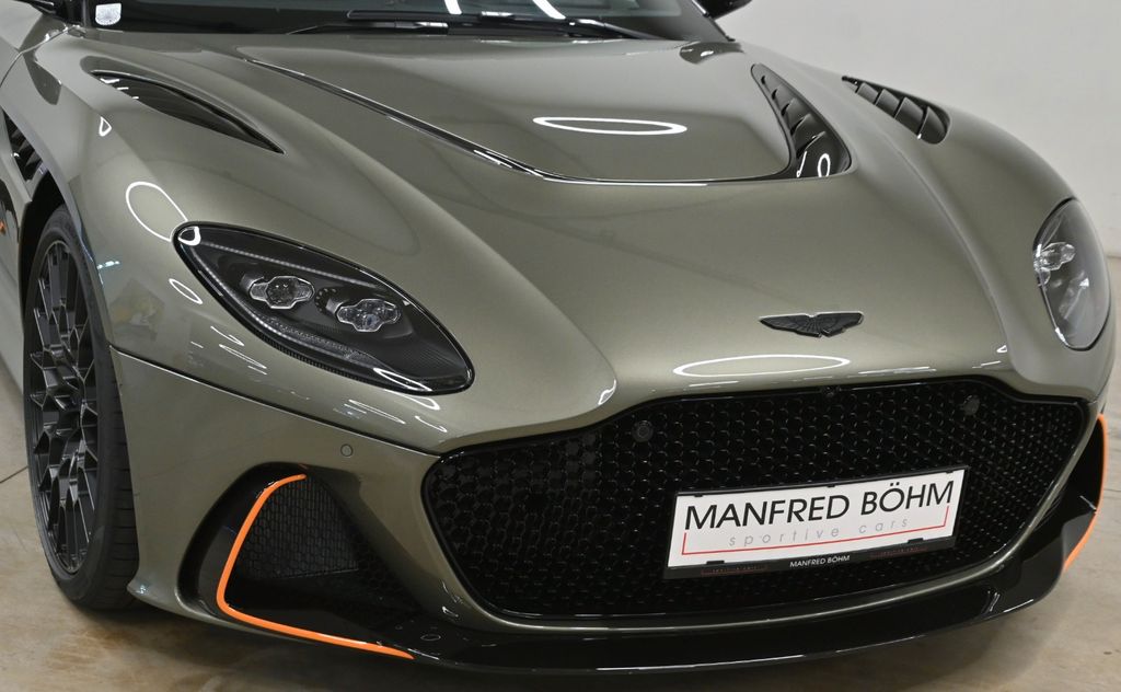 Aston Martin DBS 2023