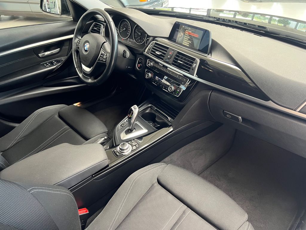 BMW 318 2017