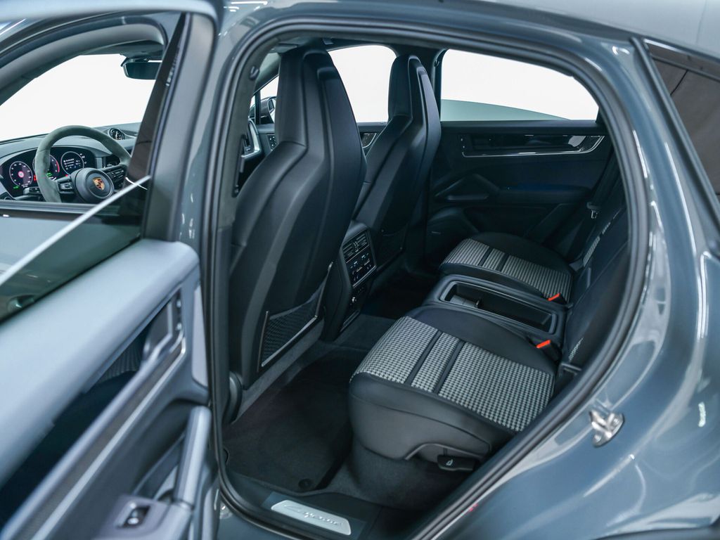 Porsche Cayenne 2025