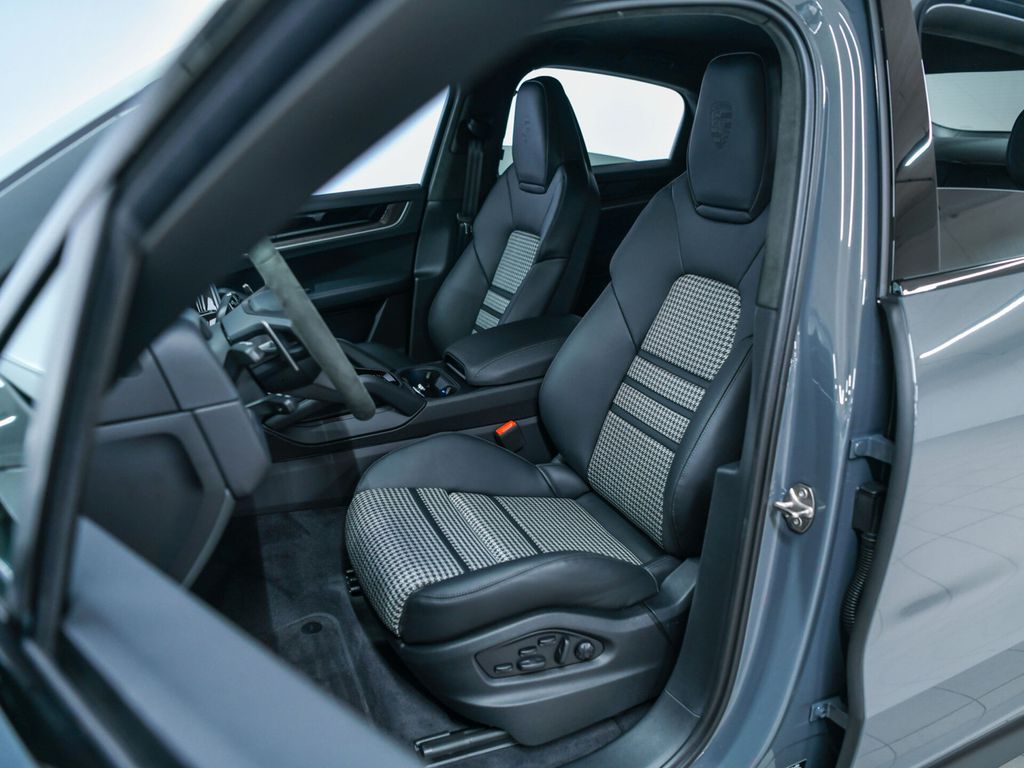 Porsche Cayenne 2025