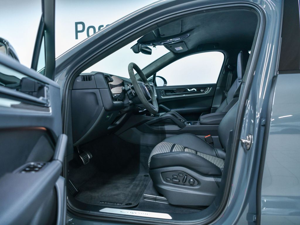 Porsche Cayenne 2025