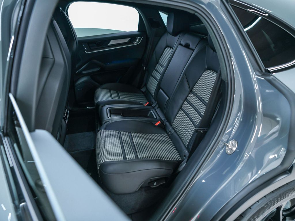 Porsche Cayenne 2025