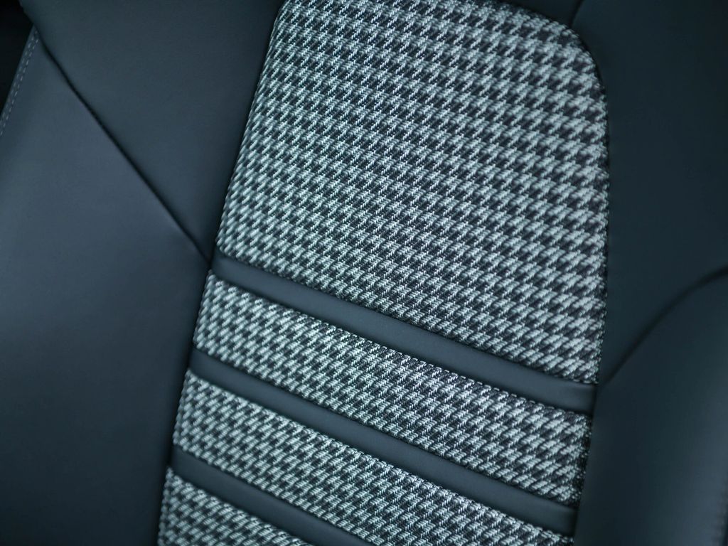 Porsche Cayenne 2025