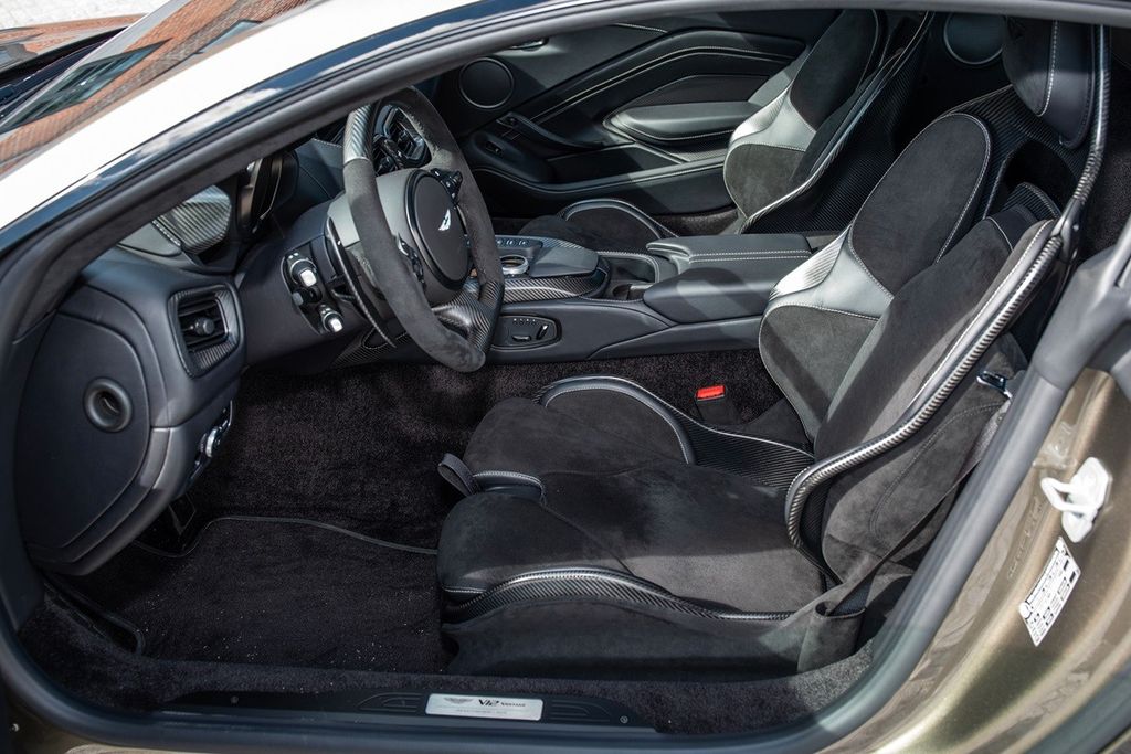 Aston Martin V12 Vantage 2022