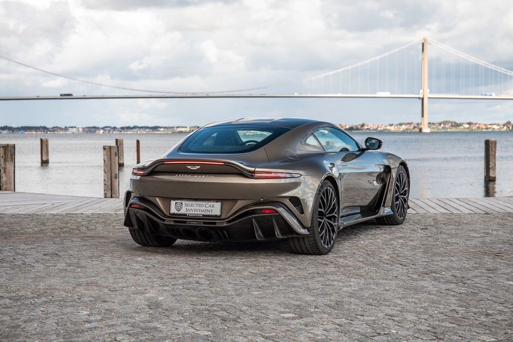 Aston Martin V12 Vantage 2022