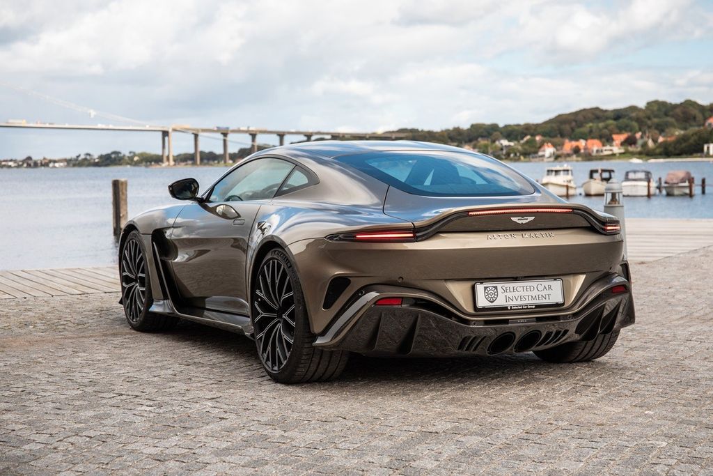 Aston Martin V12 Vantage 2022