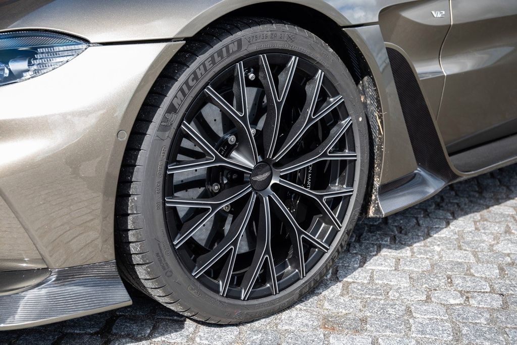 Aston Martin V12 Vantage 2022