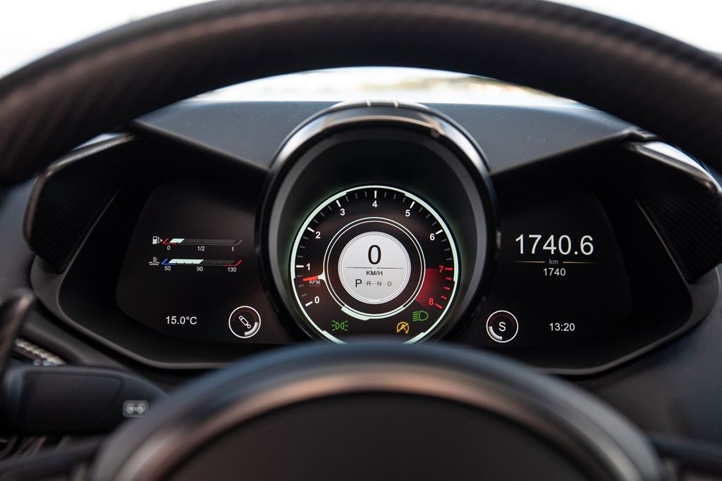 Aston Martin V12 Vantage 2022