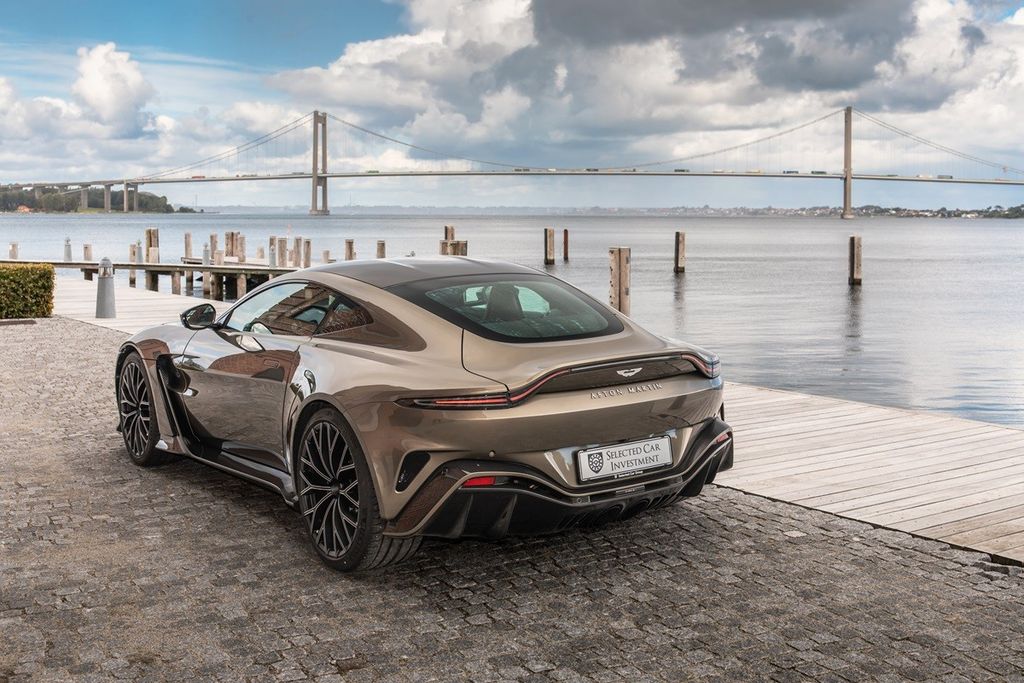 Aston Martin V12 Vantage 2022