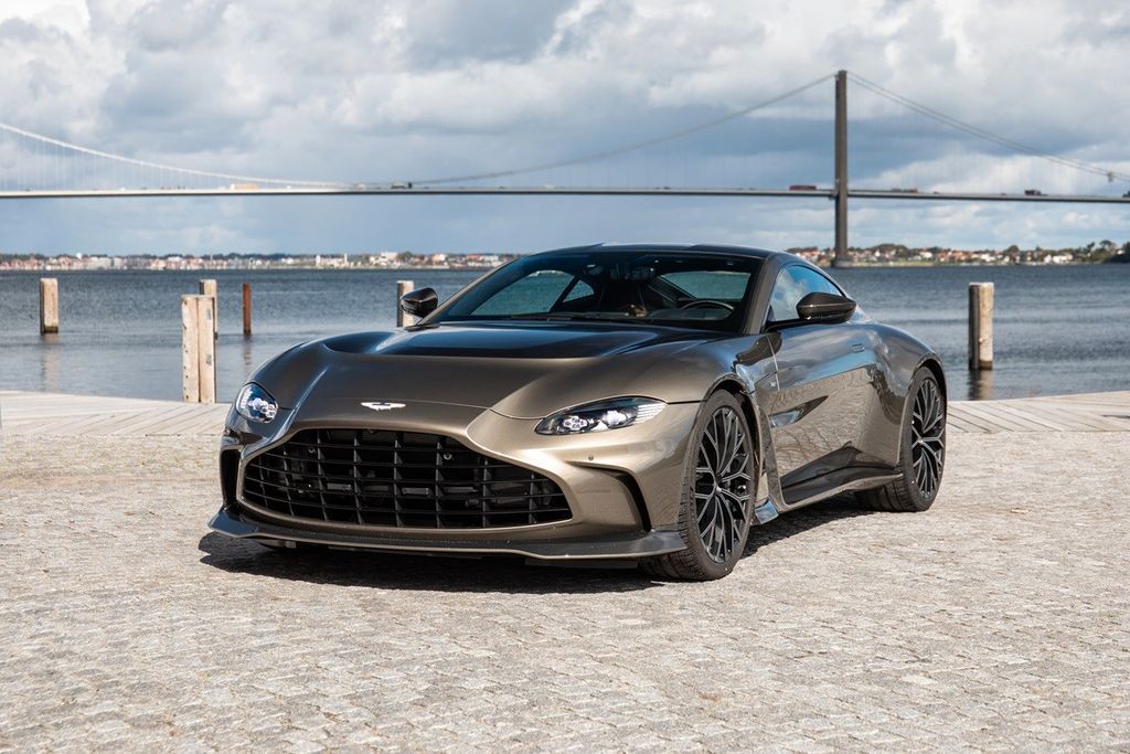 Aston Martin V12 Vantage 2022