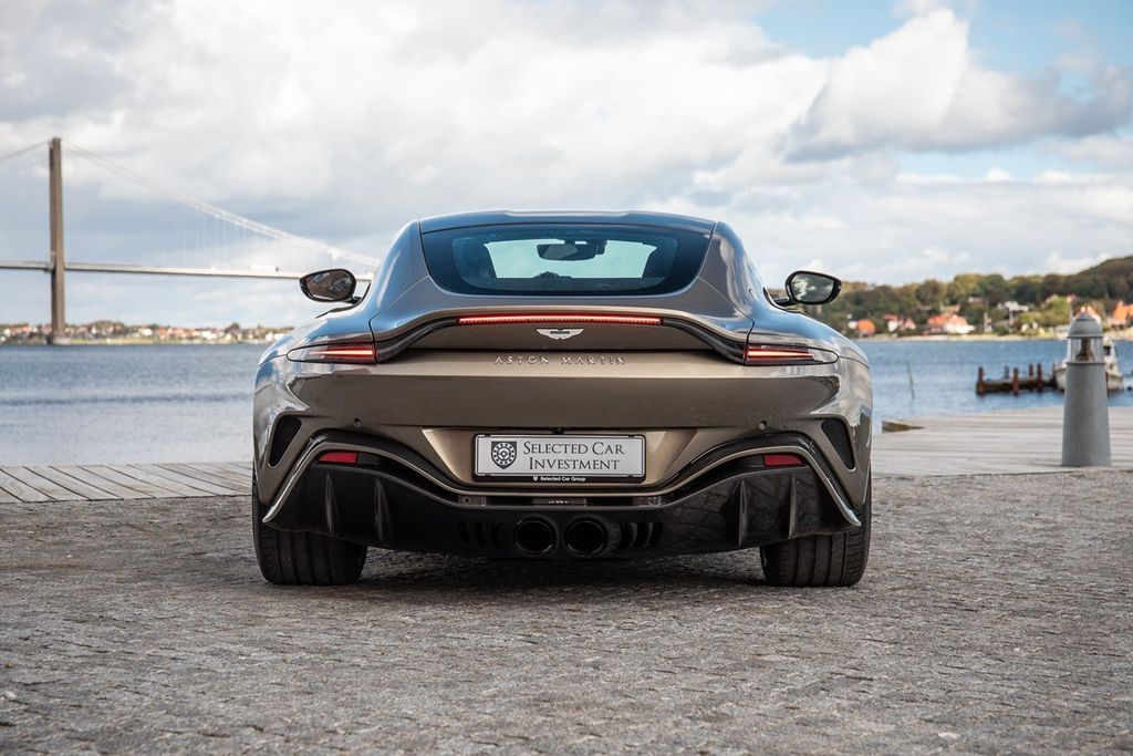 Aston Martin V12 Vantage 2022