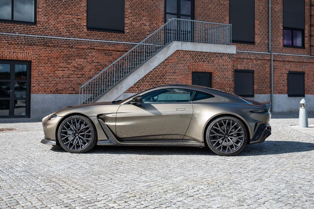 Aston Martin V12 Vantage 2022