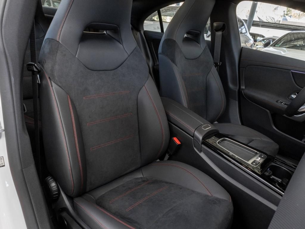 Mercedes-Benz CLA 220 2025