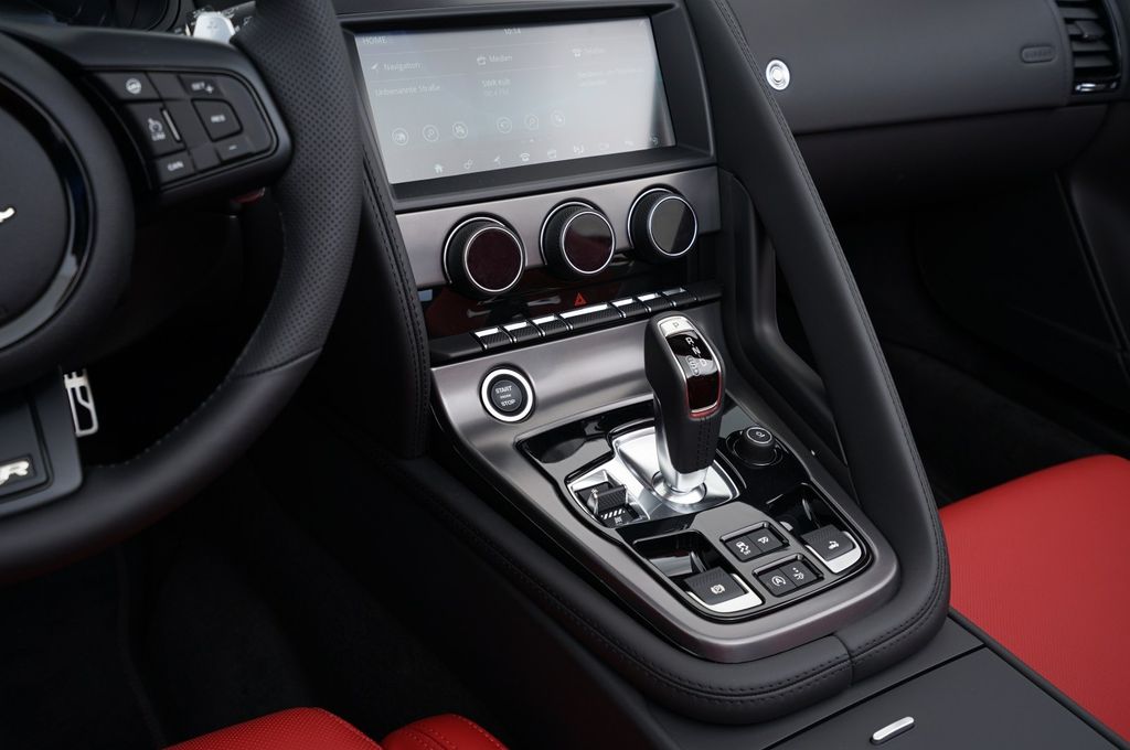 Jaguar F-Type 2024