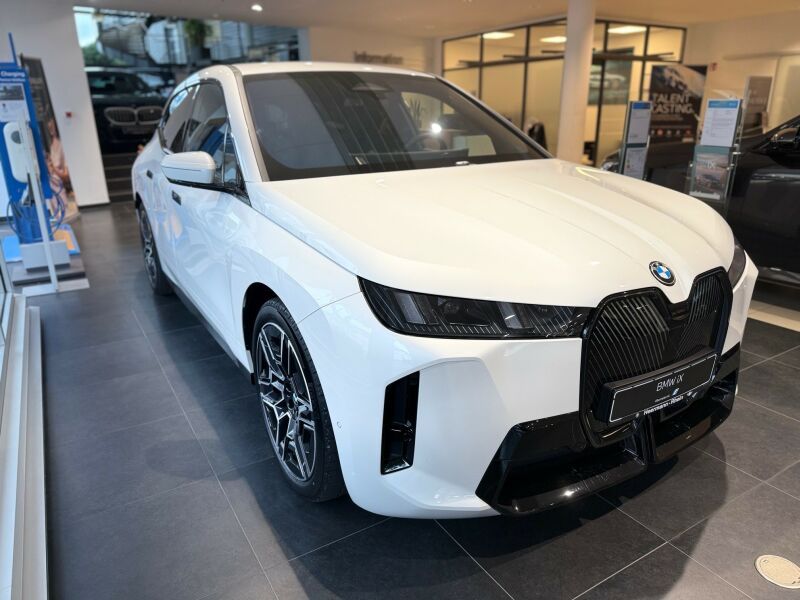 BMW iX