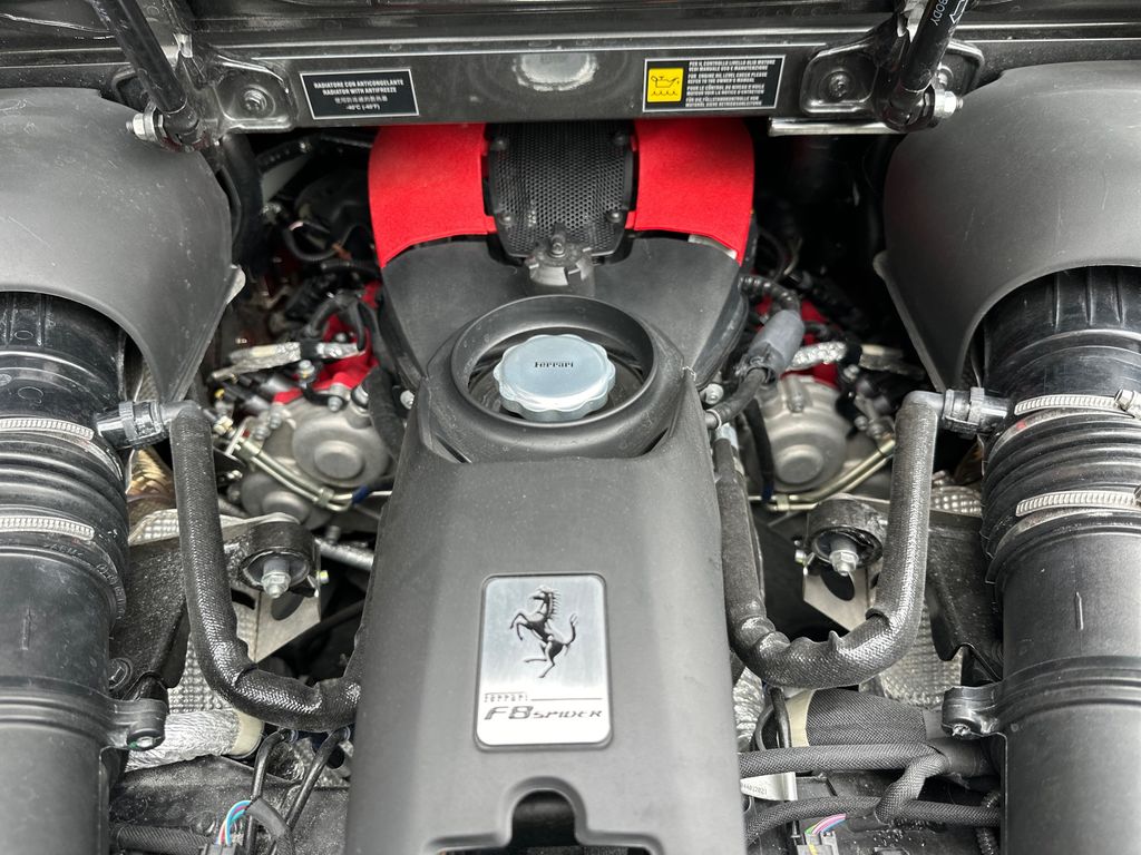 Ferrari F8 2021