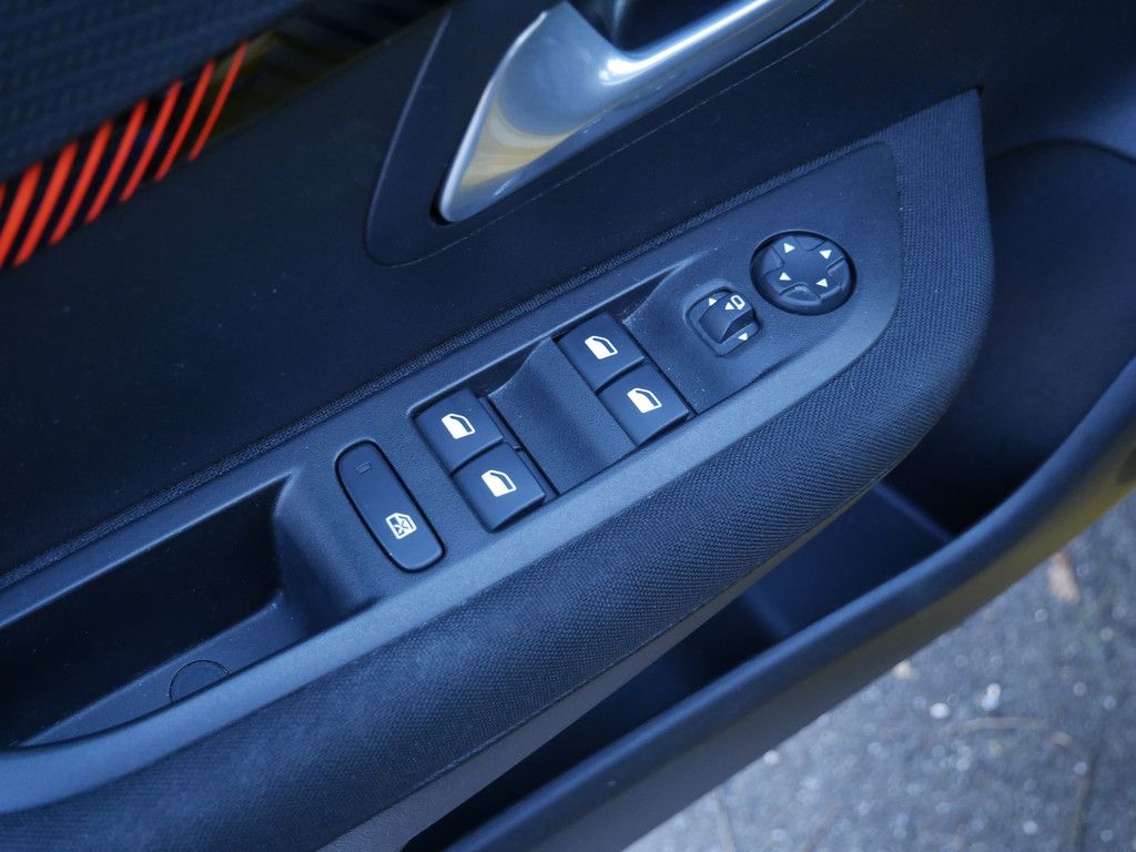 Peugeot e-208 2020