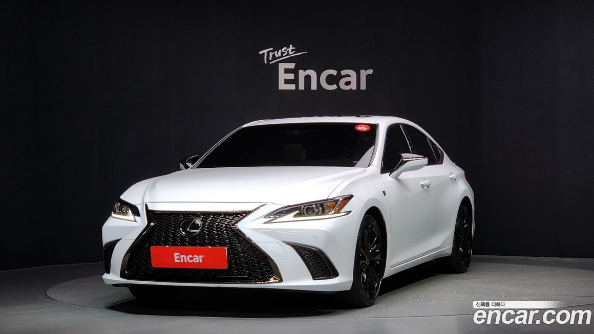 Lexus ES 2024