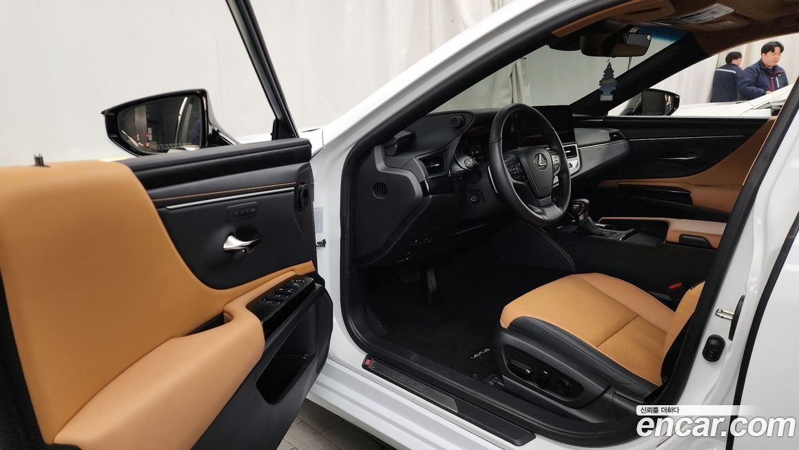 Lexus ES 2024