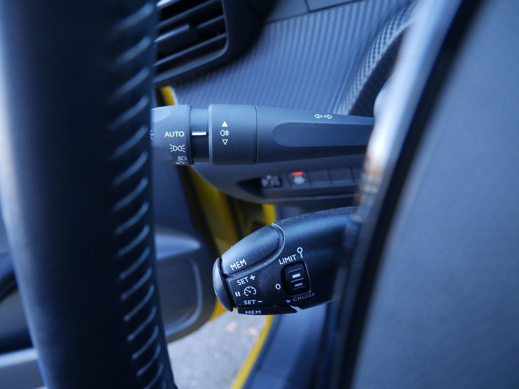 Peugeot e-208 2020