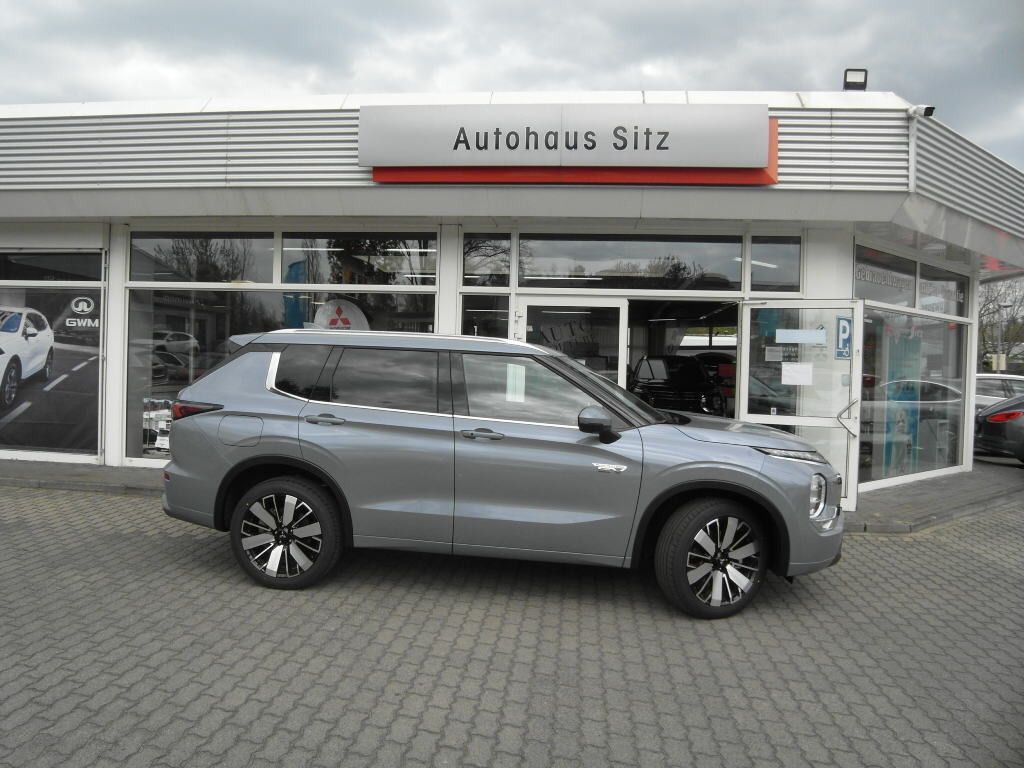 Mitsubishi Plug-in Hybrid Outlander 2025