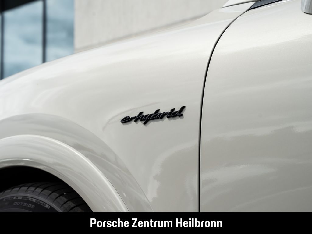 Porsche Cayenne 2025