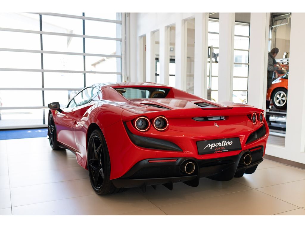 Ferrari F8 2021