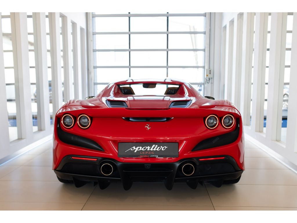 Ferrari F8 2021