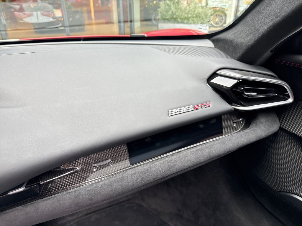 Ferrari 296 GTS 2023