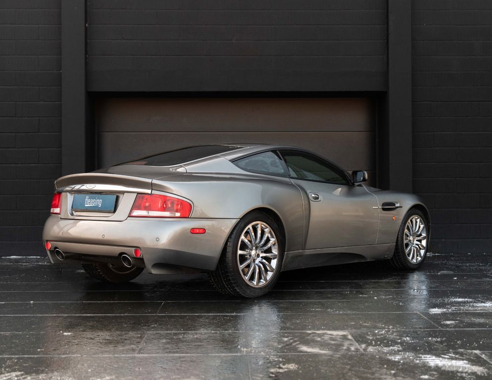 Aston Martin Vanquish 2003