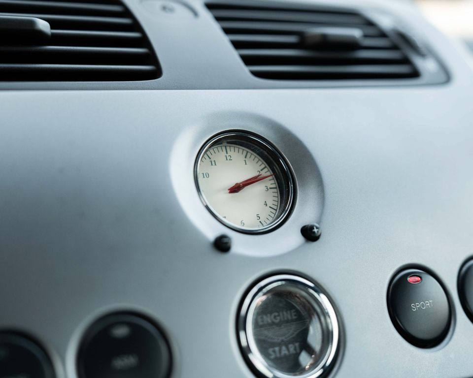 Aston Martin Vanquish 2003