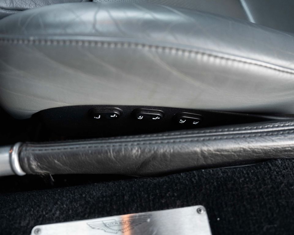 Aston Martin Vanquish 2003