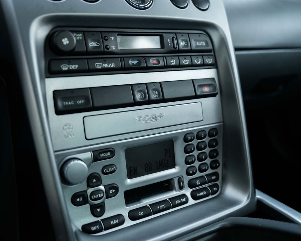 Aston Martin Vanquish 2003