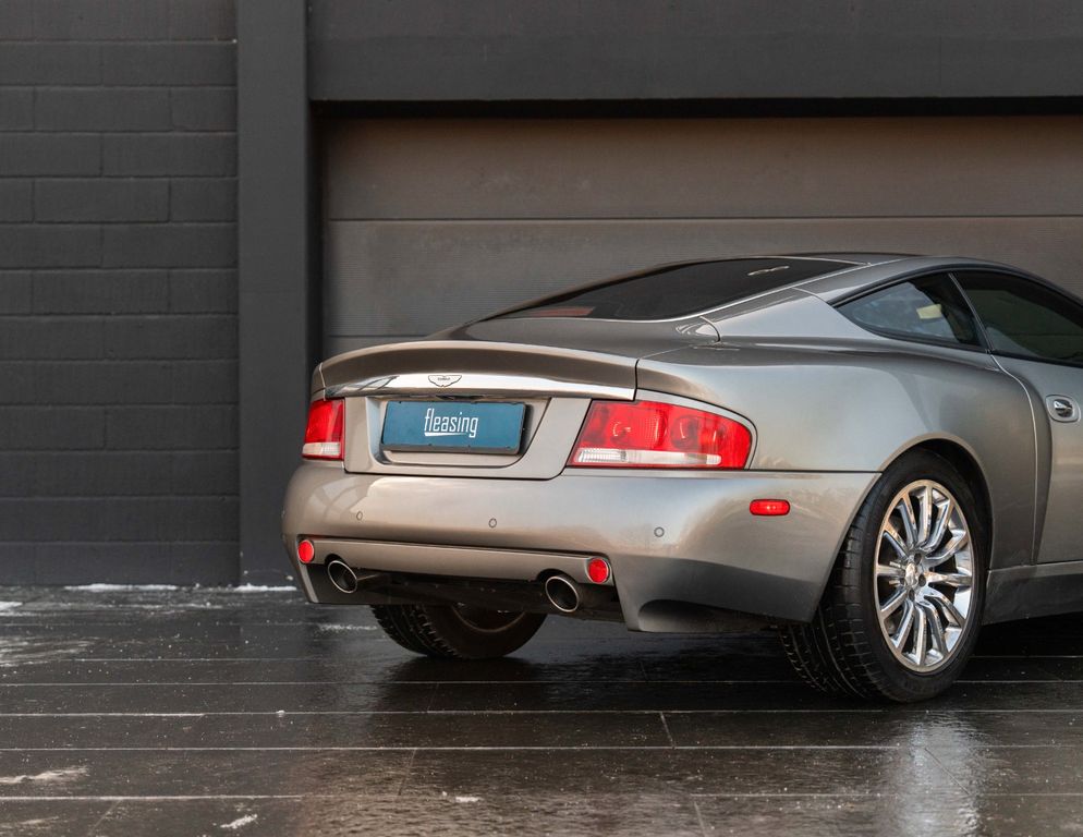 Aston Martin Vanquish 2003