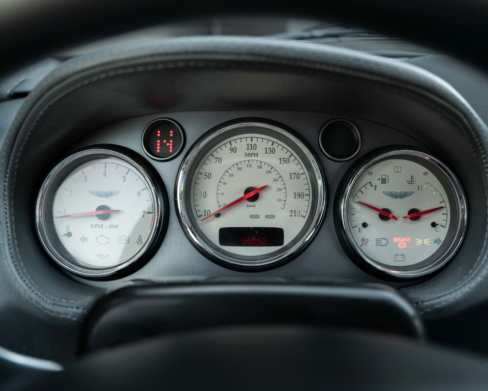 Aston Martin Vanquish 2003