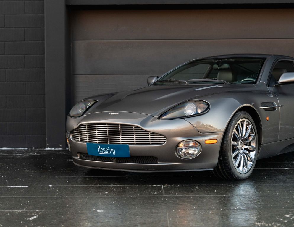Aston Martin Vanquish 2003