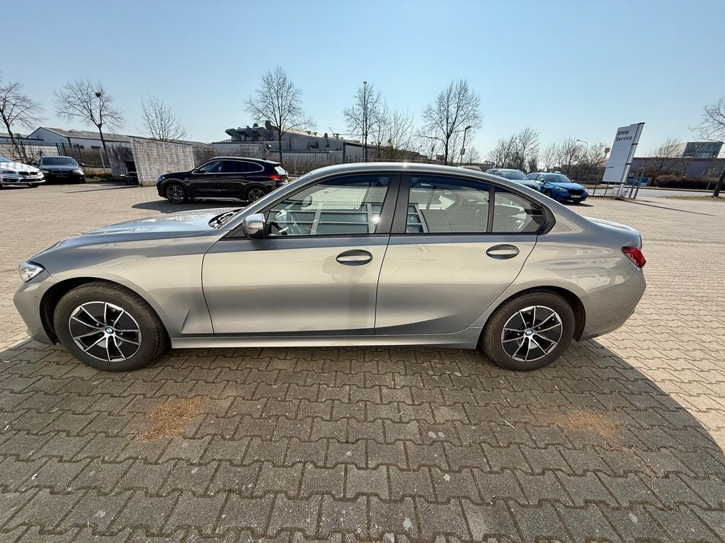 BMW 318 2022