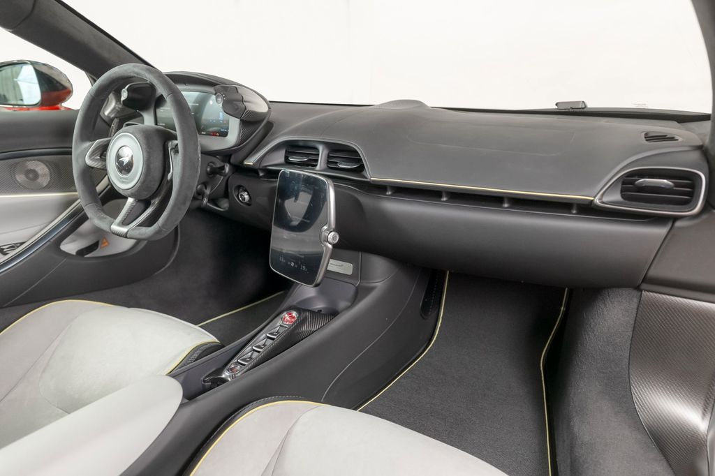 McLaren Artura 2024