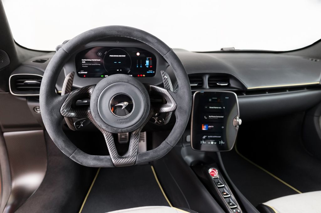 McLaren Artura 2024