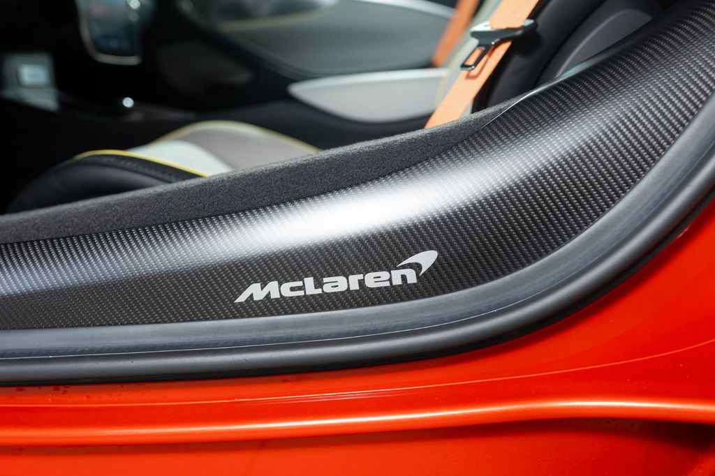 McLaren Artura 2024