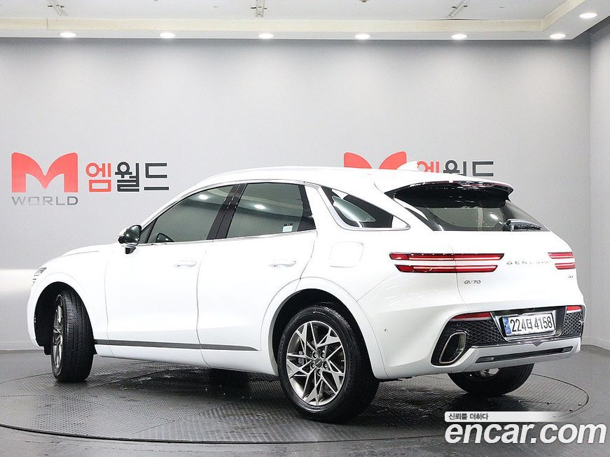Genesis GV70 2024