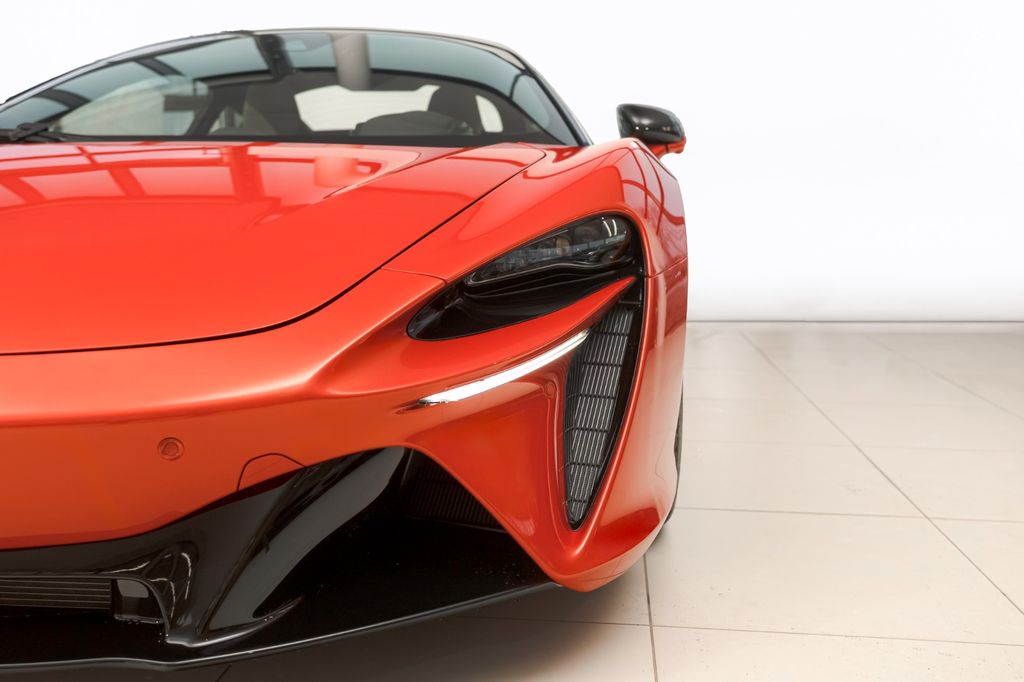 McLaren Artura 2024